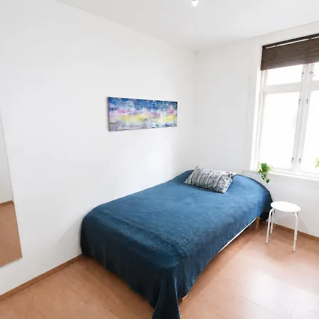 아파트 Spacious 3- Bedroom With Unbeatable Location *