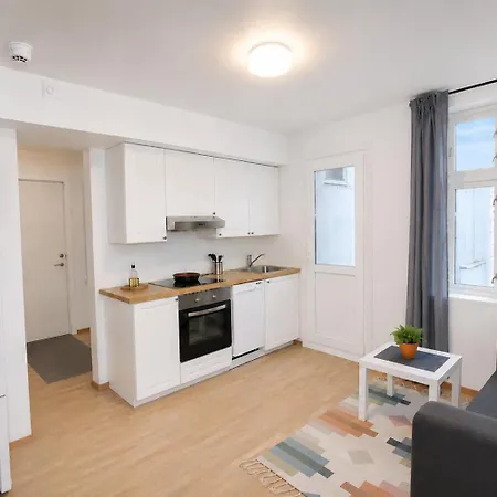 Spacious 3- Bedroom With Unbeatable Location Διαμέρισμα *